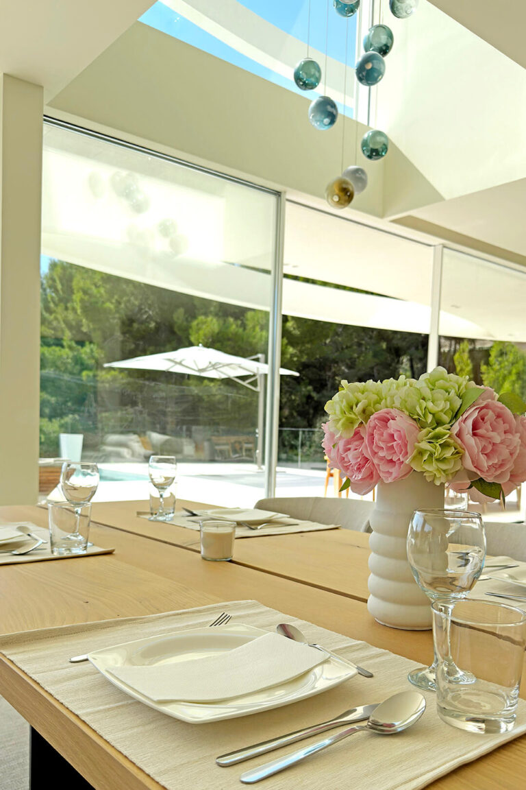 Villa_Mimosa_diningtable